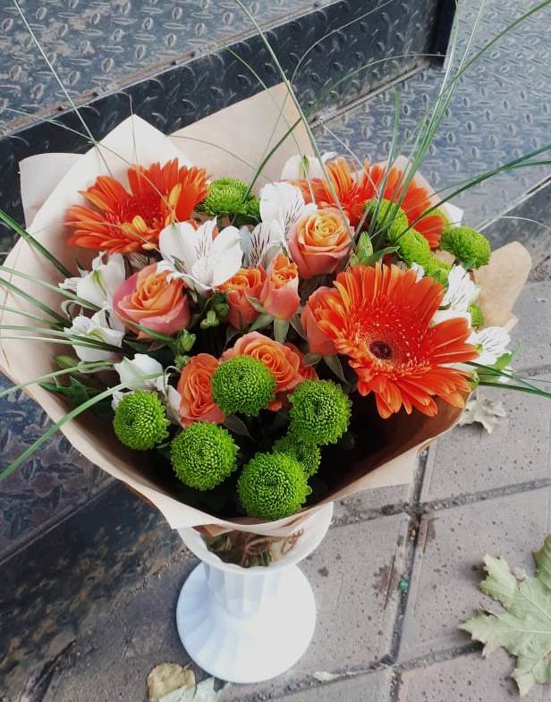 Букет цветов из: Герберы, Хризантемы, Альстромерии и Розы в Бродовом