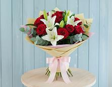 Букет цветов из:  Лилии и Розы в Бродовом