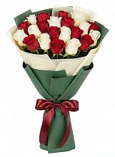 Букет Микс из красных и белых роз в Бродовом