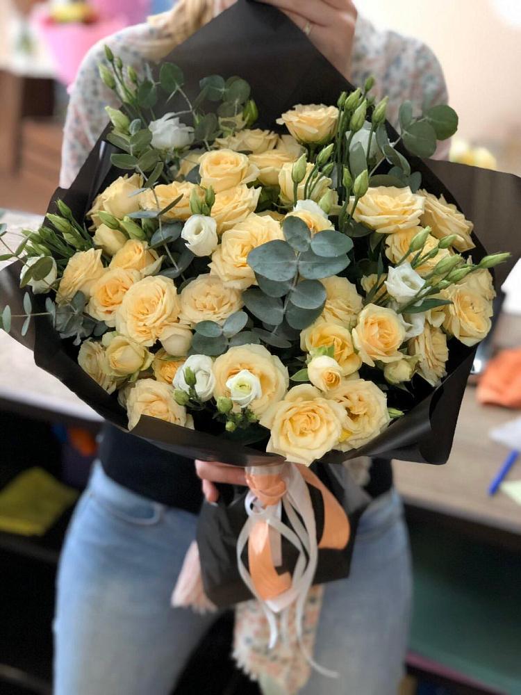 Букет цветов из: Розы и Лизиантусы в Бродовом