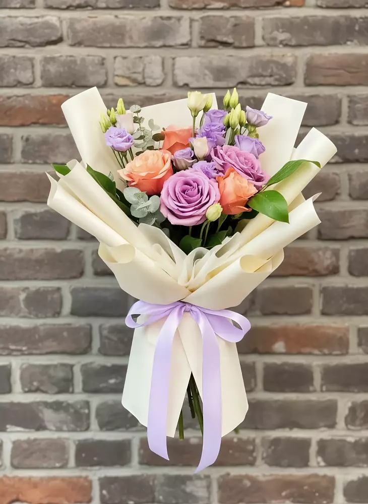 Букет цветов из: Лизиантусы и Розы в Бродовом