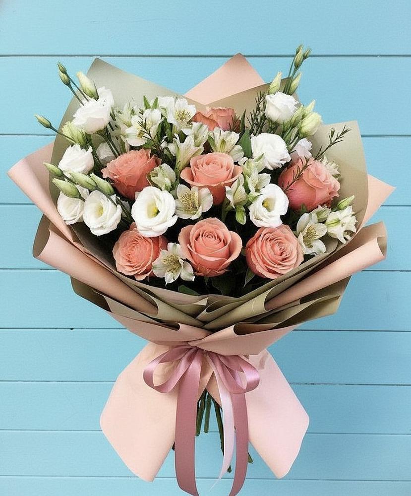 Букет цветов из: Розы, Альстромерии и Лизиантусы в Бродовом