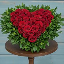 Цветочная композиция из Розы в виде сердца в Бродовом