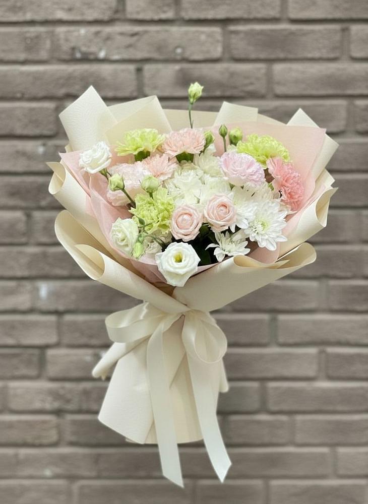 Букет цветов из: Гвоздики, Розы, Лизиантусы и Хризантемы в Бродовом