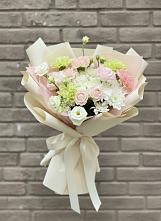 Букет цветов из:  Гвоздики, Розы, Лизиантусы и Хризантемы #REPLACE_PRED# Бродовом