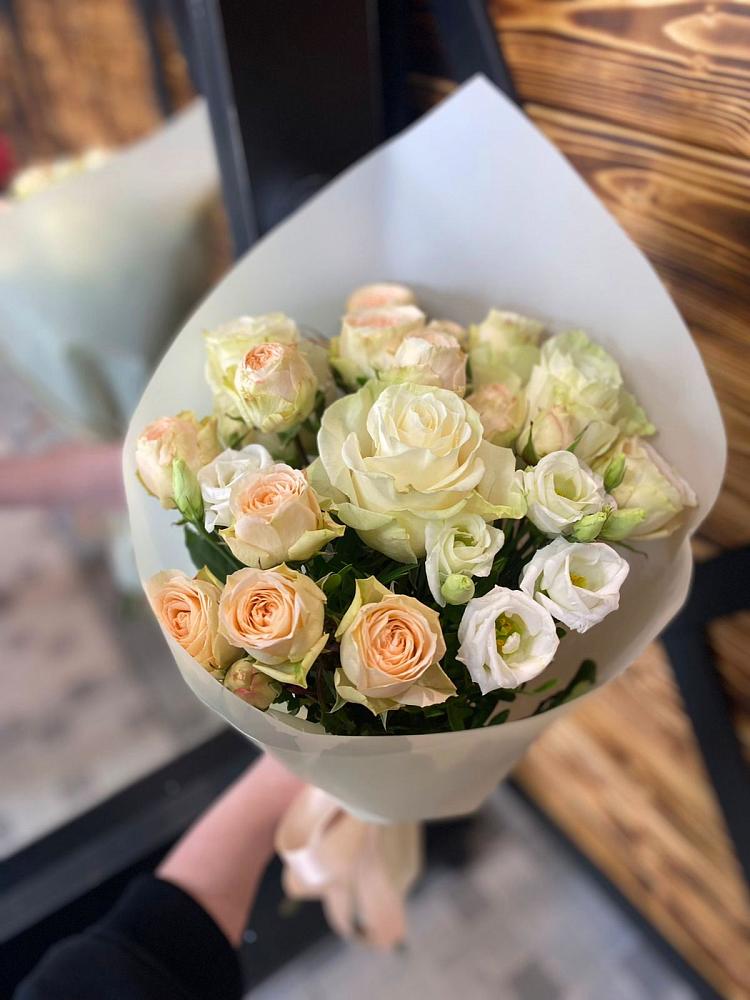 Букет цветов из: Розы и Лизиантусы в Бродовом